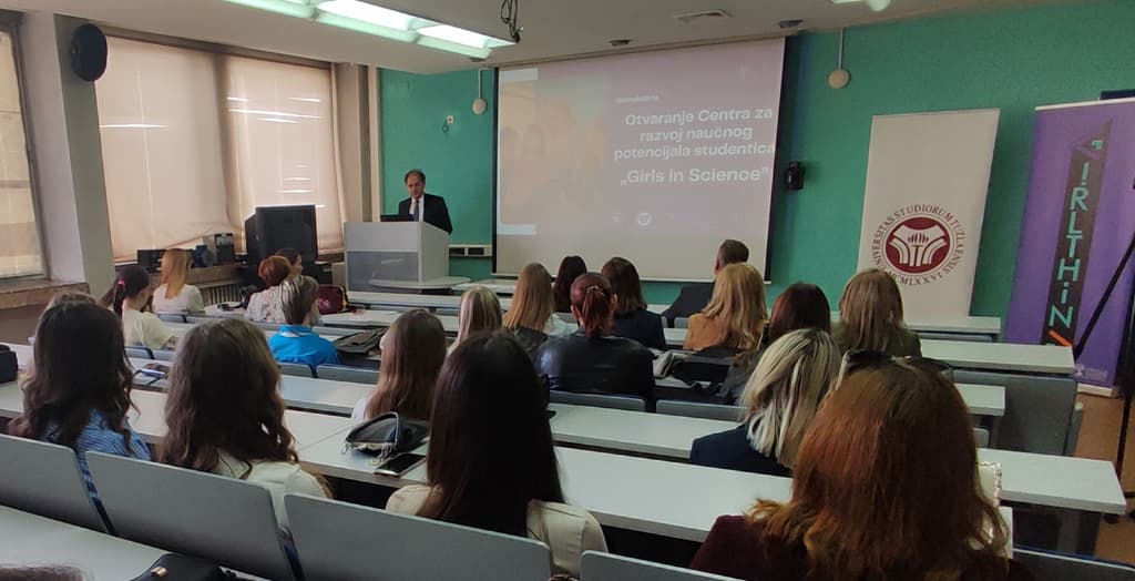 Otvoren Centar za razvoj naučnog potencijala studentica „Girls in Science“ na Fakultetu elektrotehnike Univerziteta u Tuzli