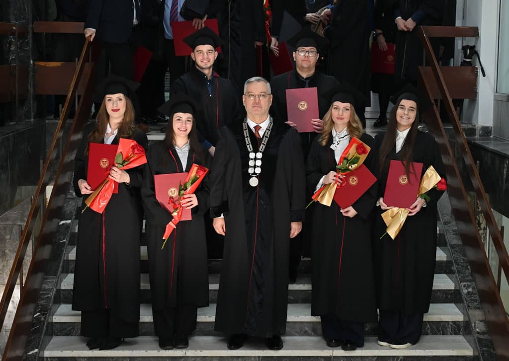 SVEČANOST UNIVERZITETA U TUZLI OBILJEŽENA DODJELOM PRIZNANJA STUDENTIMA I PROFESORIMA