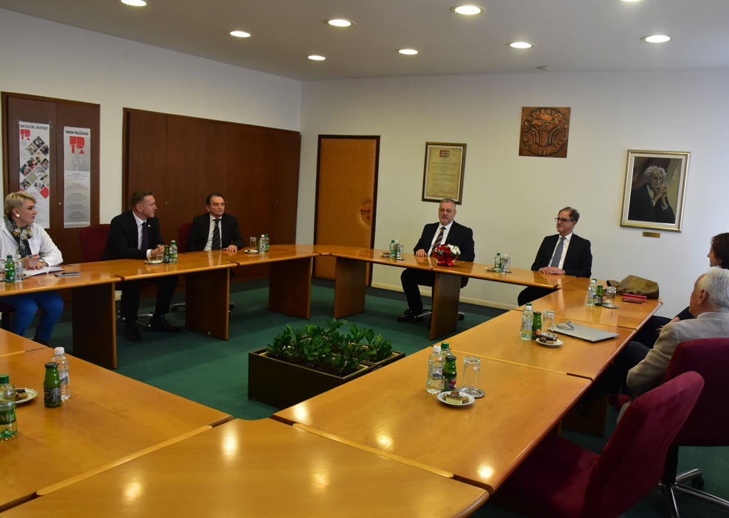 REKTOR UNIVERZITETA U TUZLI UPRILIČIO PRIJEM ZA AKADEMIKE ANUBIH POVODOM DANA NAUKE