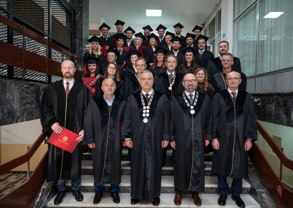 SVEČANO PROMOVIRANO 25 DOKTORA NAUKA NA UNIVERZITETU U TUZLI