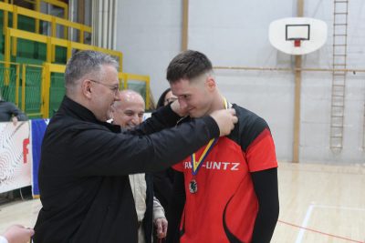 Univerzitet u Tuzli - Finale Univerzitetske malonogometne lige – rektor uručio priznanja prvoplasiranim ekipama