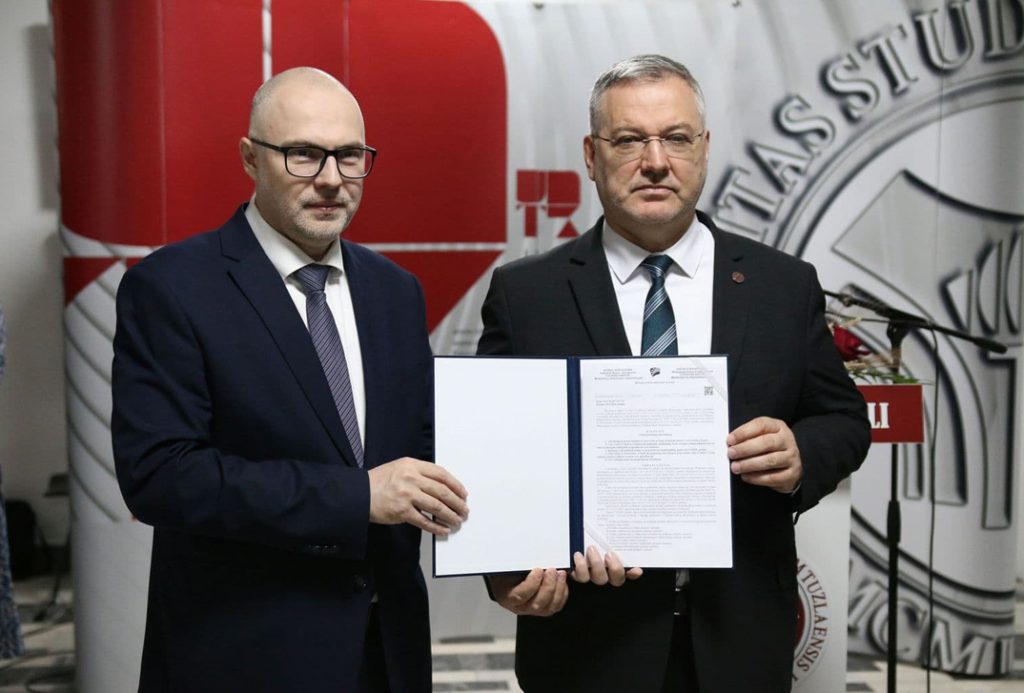 Univerzitet u Tuzli - Reakreditacijom Univerzitet u Tuzli potvrdio lidersko mjesto u BiH